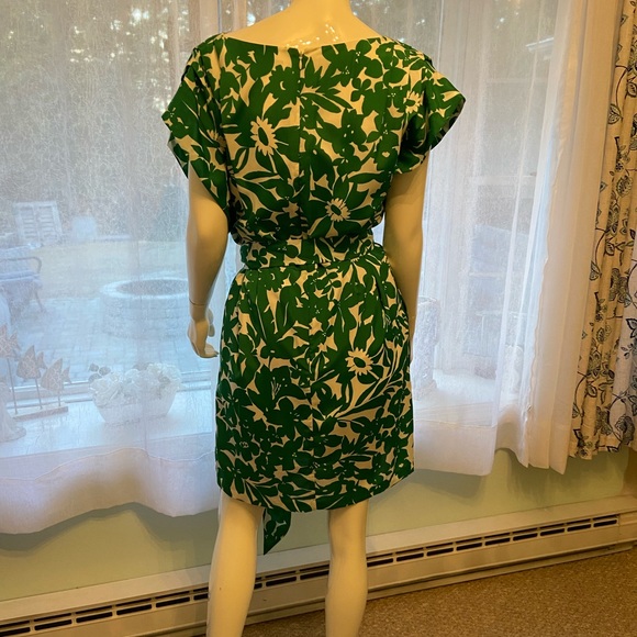 Green and White cocktail dress. Size 8. - Picture 3 of 5